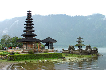 Danau Bratan See Tempel beim Bedugul