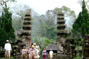 Batukaru Dschungeltempel im Regenwald Balis