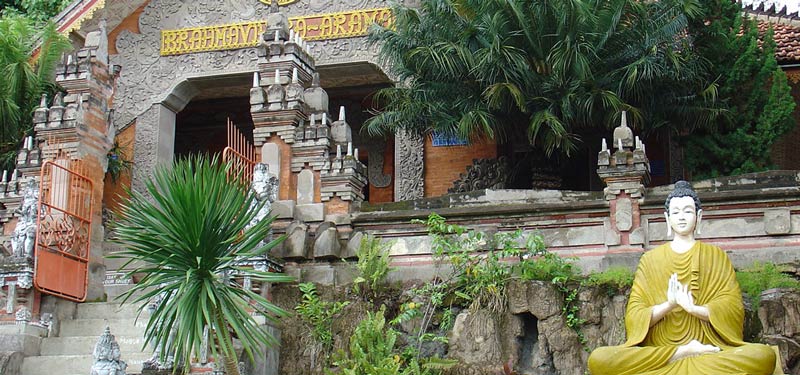 Bali Budhistisches Kloster in Banjar
