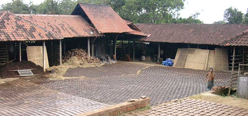 Bali Dachziegel Herstellung in Pejaten