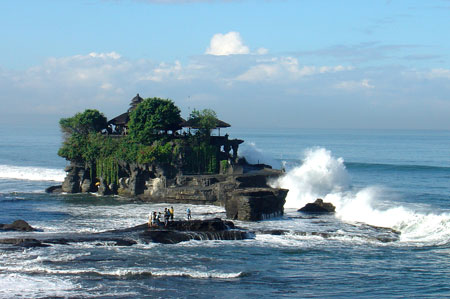 Tanah Lot Meerestempel umspült von Wellen