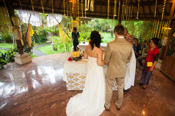 Hochzeit in der Villa Kompiang Bali - Hochzeitszeremonie