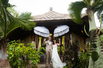 Hochzeit in der Villa Kompiang Bali - Glückliches Paar