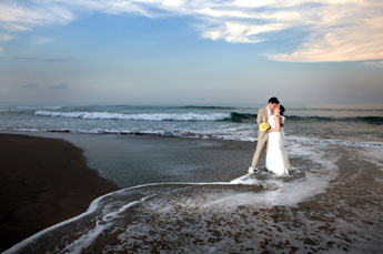 Hochzeit in der Villa Kompiang Bali - Fotosession zum Sonnenuntergang