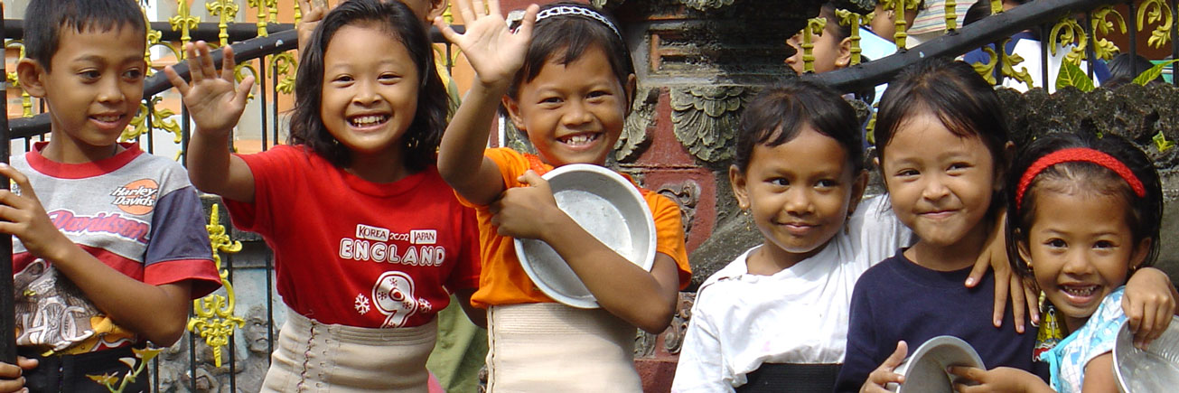 Kinder im Bali Dorf